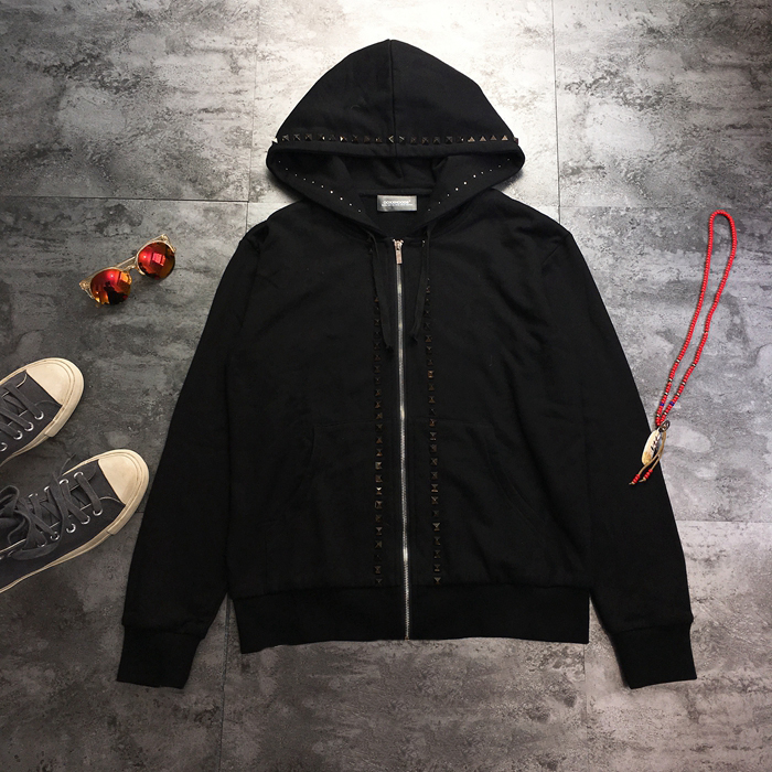 休闲风原创铆钉帽圈爆款连帽卫衣