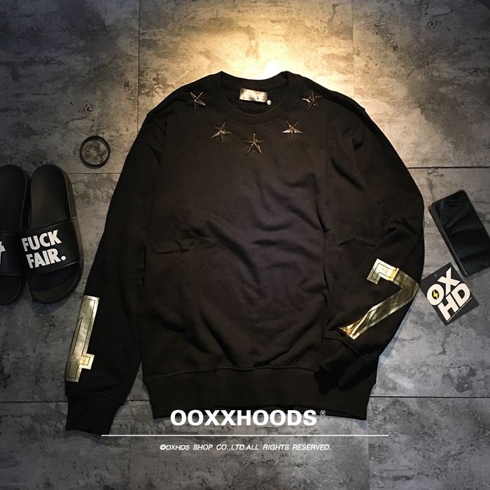 帅气金属五星民族风手臂套头卫衣