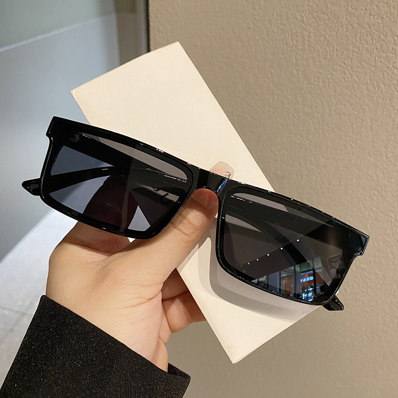 无长方形前卫男女小框墨镜