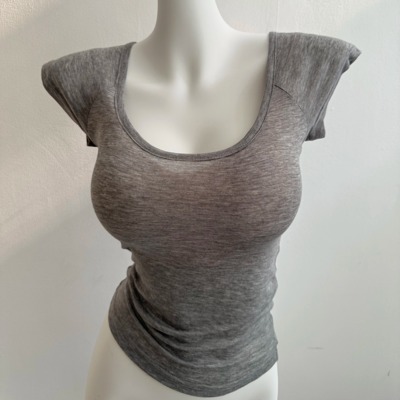 高智感薄透紧身半袖短款上衣女