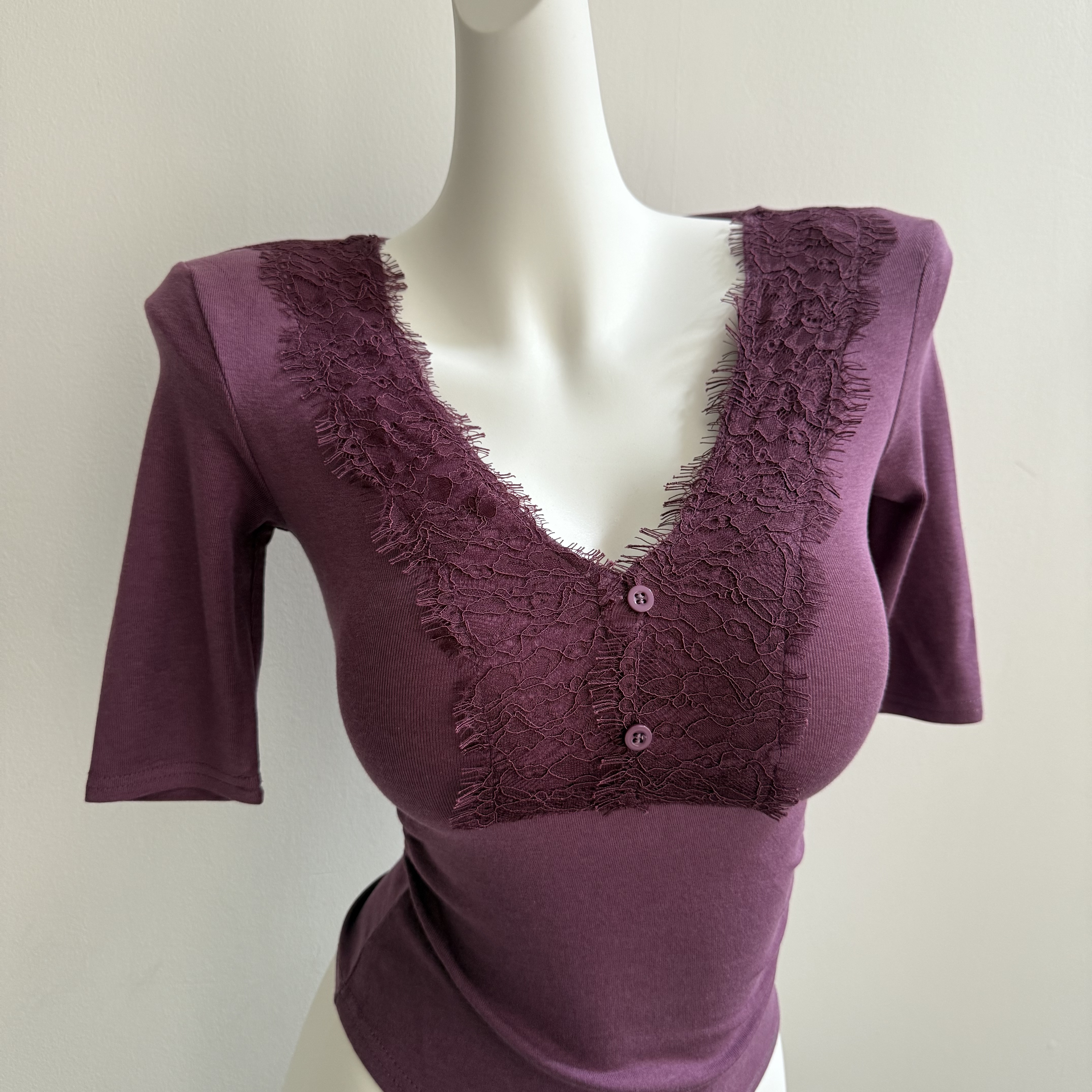 姐感的神!蕾丝拼接V领短袖T恤女新款百搭修身显瘦气质短款上衣秋