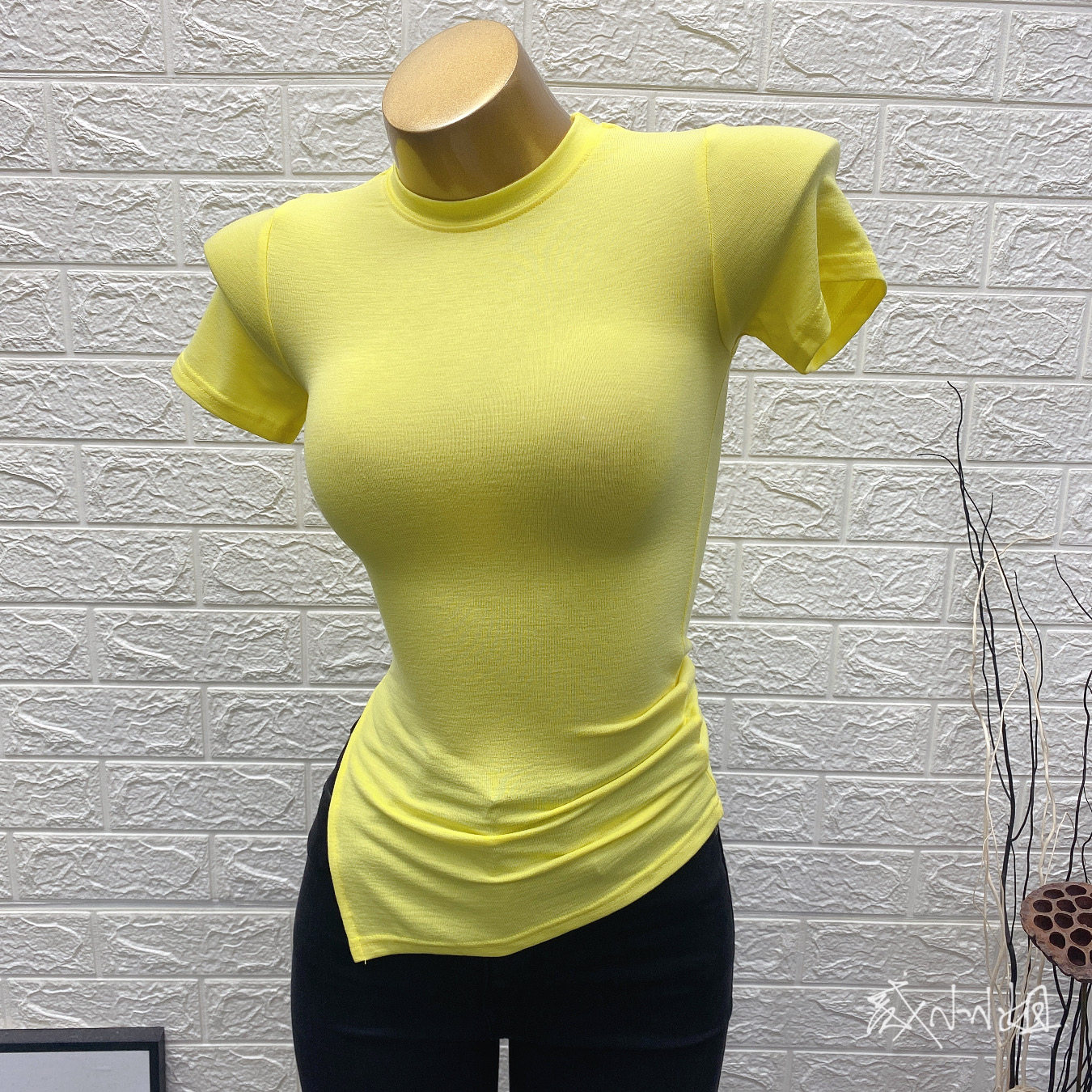 性感显胸小圆领不规则下摆短袖紧身t恤上衣