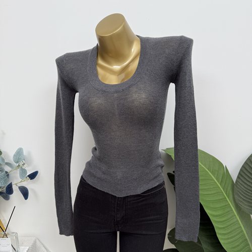 gao级感！基础款简约性感U领上衣