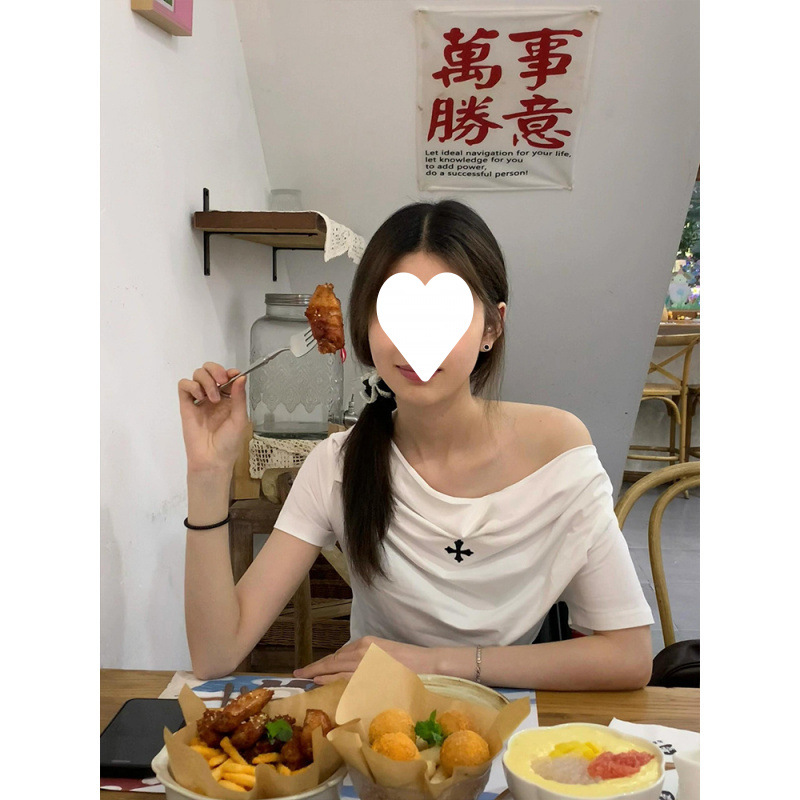 1*1随心裁白色斜肩短袖T恤女十字