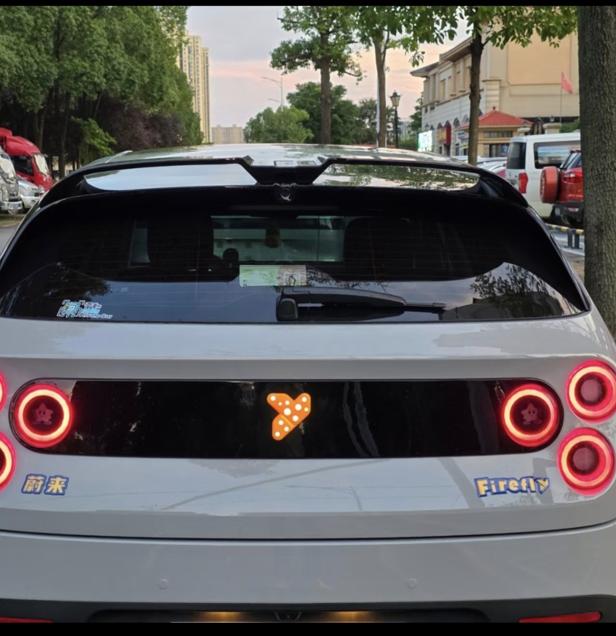 原创 蔚来萤火虫车标改装奶酪车贴装饰非3D打印不变色不变形 独家