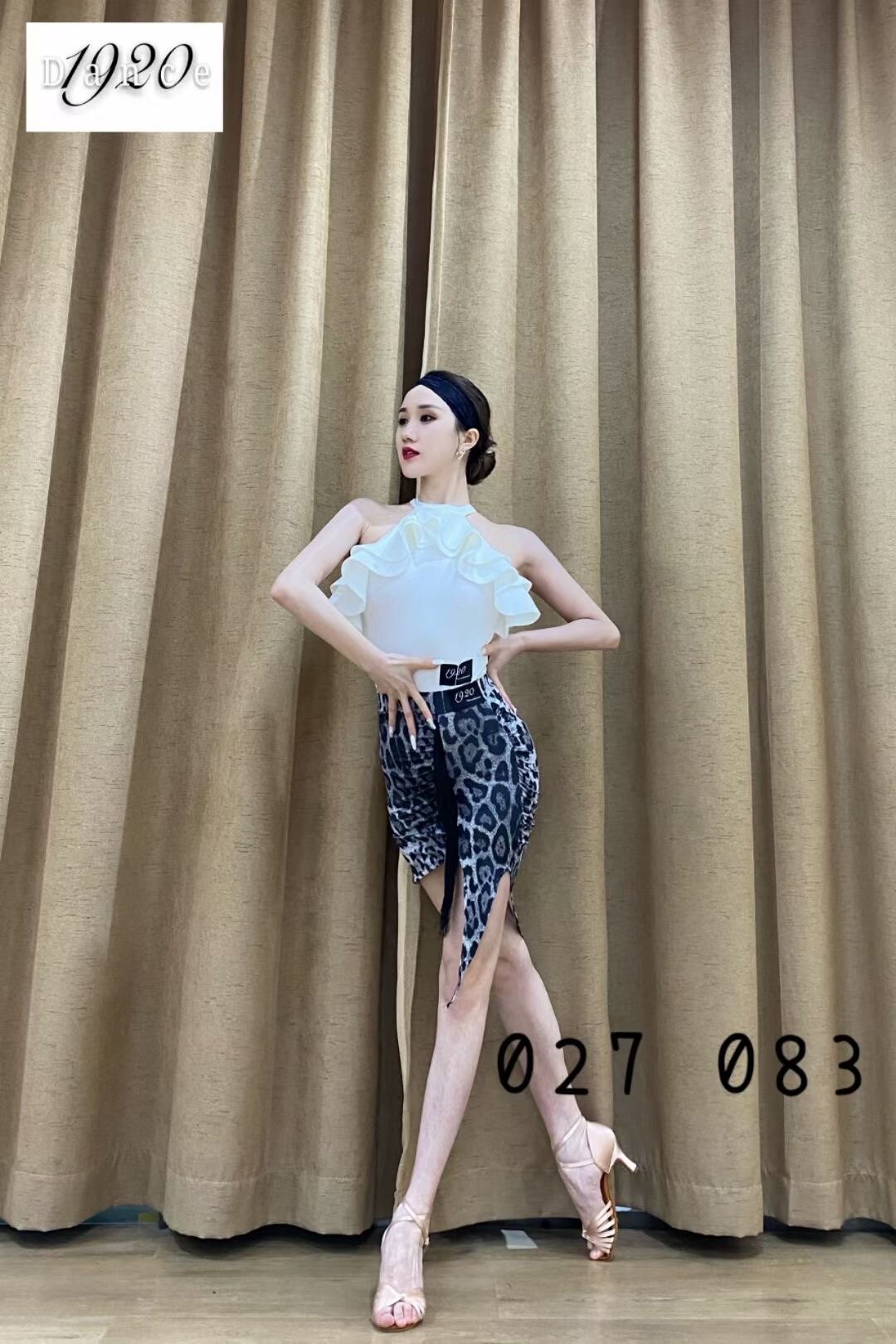 拉丁舞专业练功服吊带带胸垫套装新款练功服女成年裙豹纹半身裙
