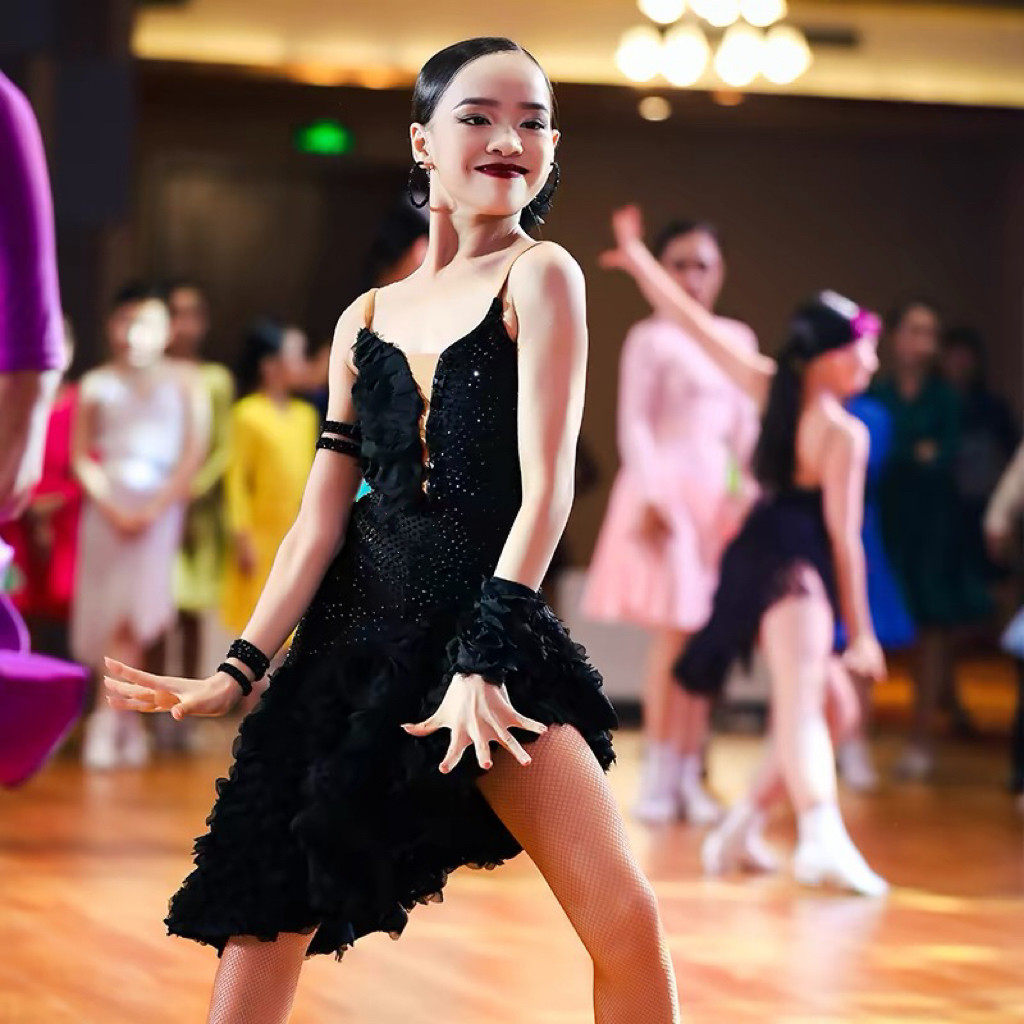新款拉丁舞裙演出服表演服比赛服成人女儿童伦巴流苏闪钻定制Q103