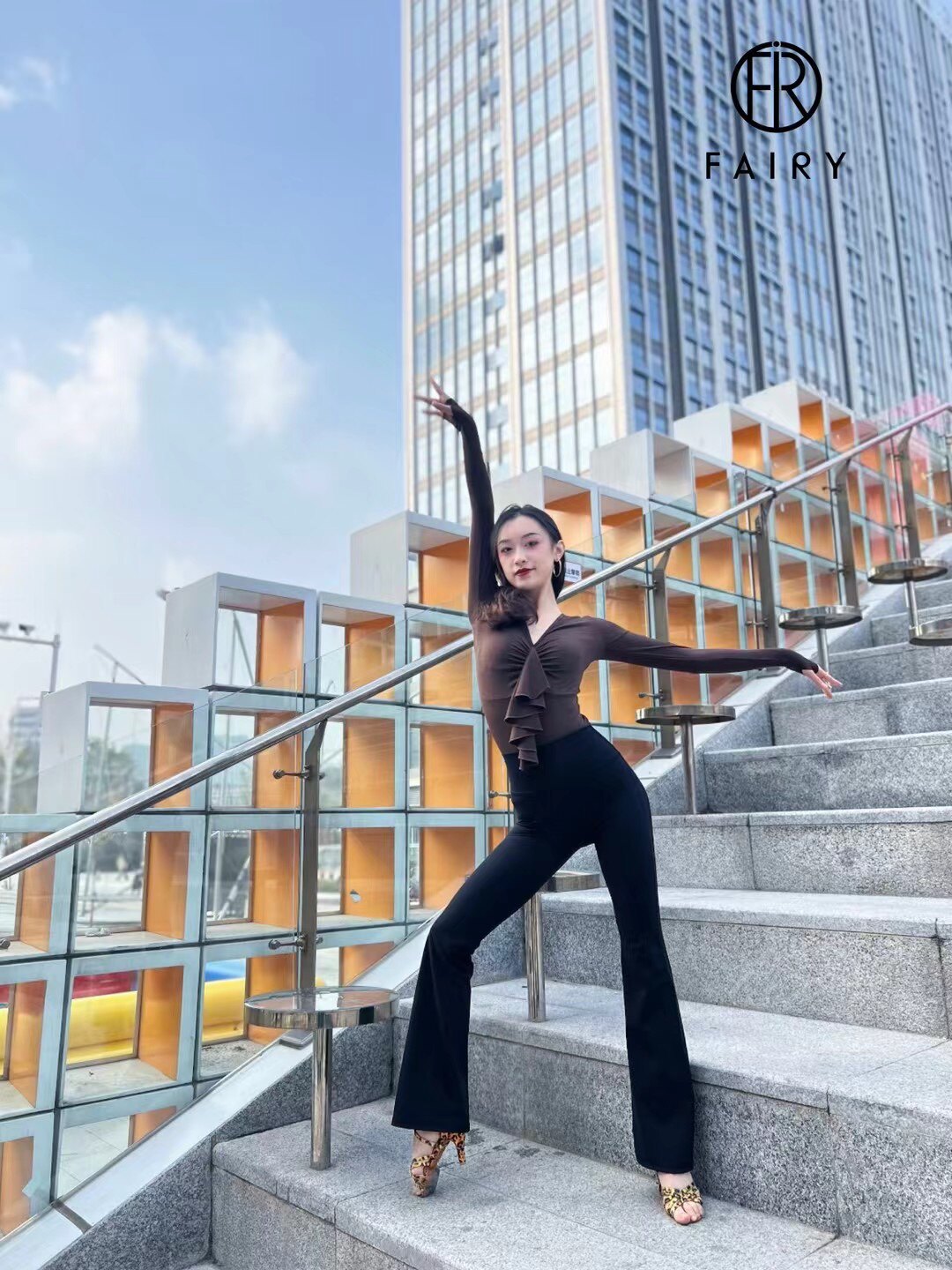 舞服新款拉丁舞提臀喇叭裤无尴尬线教师练功裤成人显瘦显高四季裤