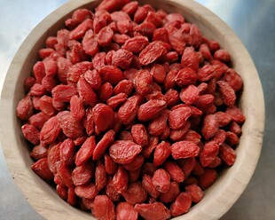 新疆尉犁县今年正宗头茬红枸杞子健康可干吃包邮