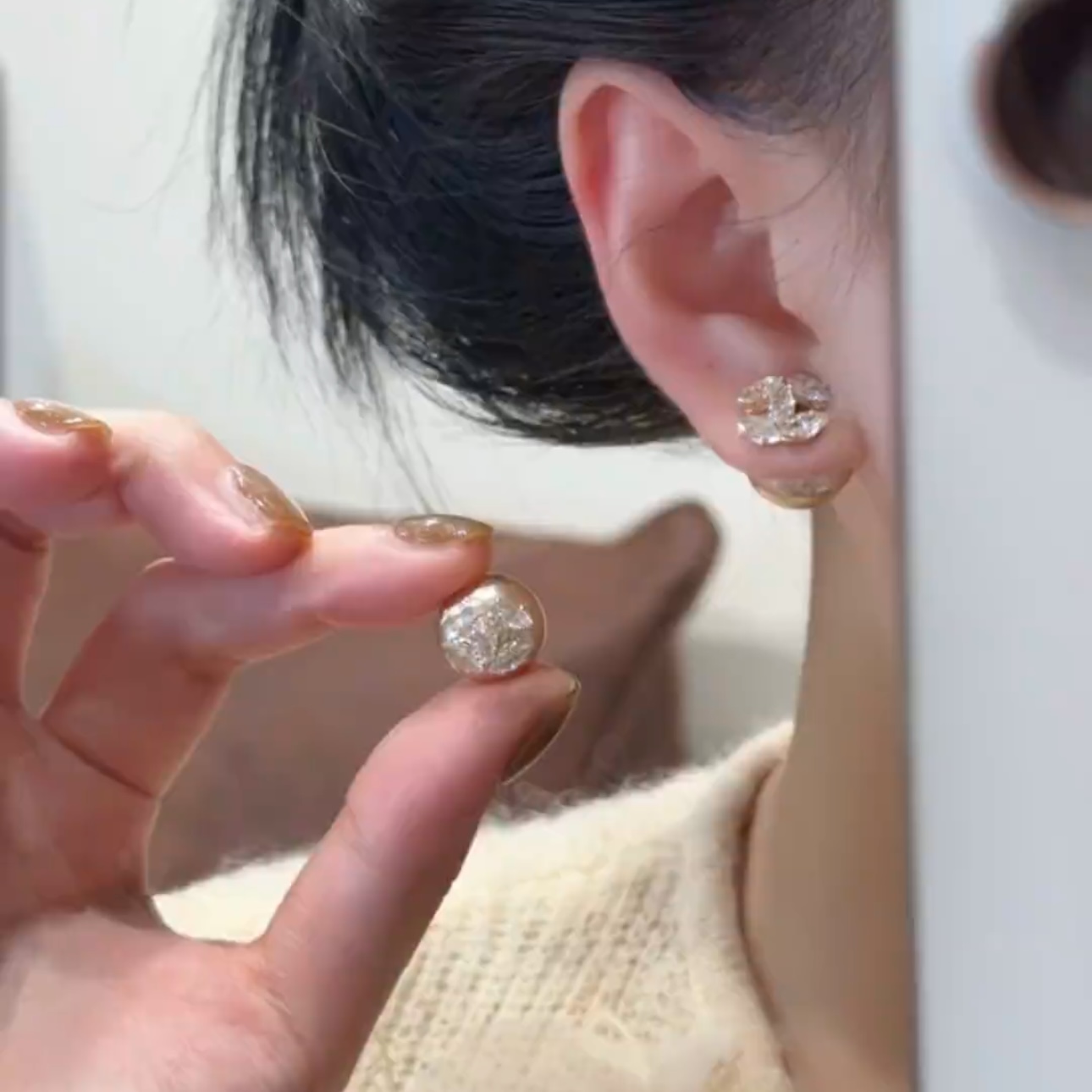 S925银针小巧气质韩范闪钻镂空蝴蝶耳钉个性镶钻高级感耳饰女创意