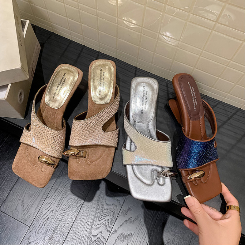 巨好看真皮高跟凉拖鞋女夏外穿2025新款方头套趾配裙子不累脚