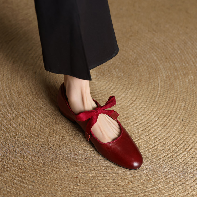 2025年小皮鞋工作鞋真皮浅口女通勤优雅水洗法式2cm方头粗跟单鞋~