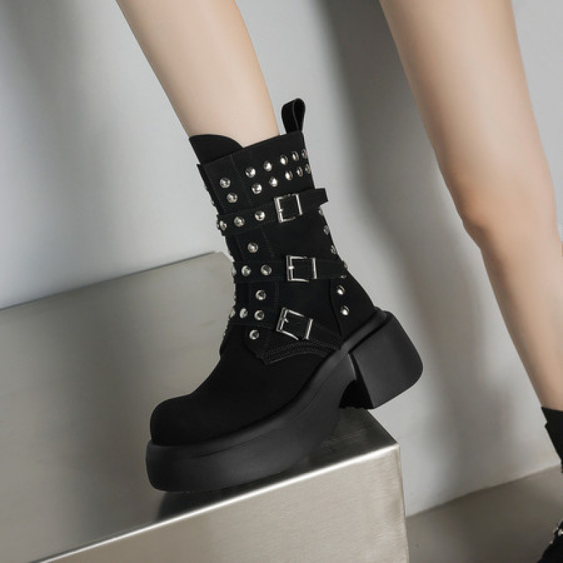 6cm真皮粗跟马丁靴女秋冬季新款辣妹厚底黑色圆头铆钉机车酷短靴