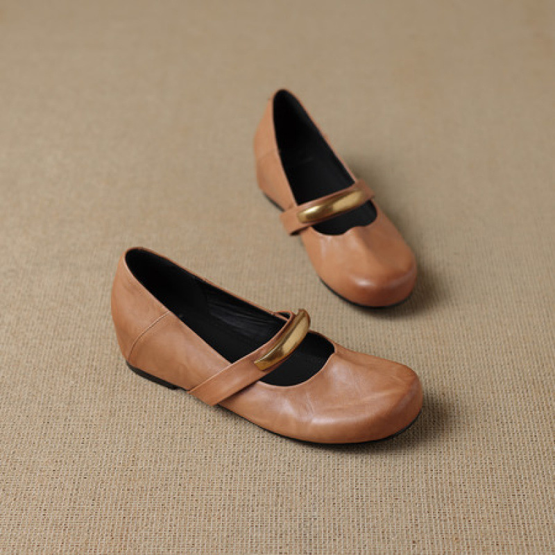 法式百搭圆头平底浅口单鞋女2025年春夏新款一字金属带玛丽珍皮鞋