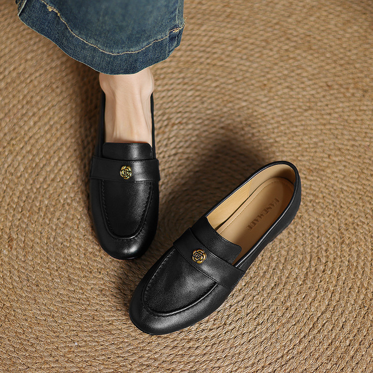 法式圆头带金属玫瑰深口粗跟单鞋2025春秋新款女士百搭乐福小皮鞋