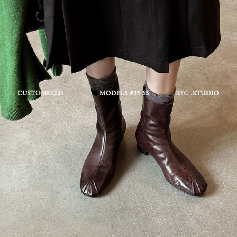 真皮法式2025火巨好看瘦瘦靴洋气咖色踝靴褶皱方头低跟小短靴女