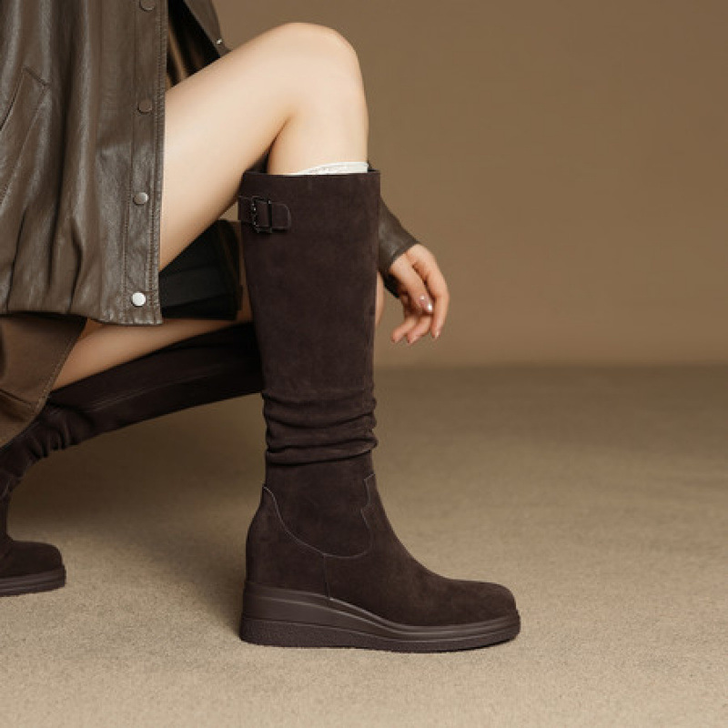 7.5cm坡高跟高筒靴女磨砂皮长筒靴褶皱堆堆靴内增高小个子骑士靴