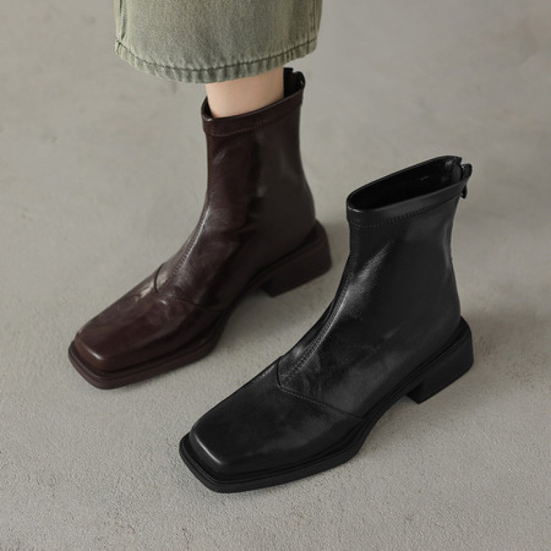 短靴子女早秋季新款正流行配裙子火方头巨好看黑色韩系气质显瘦