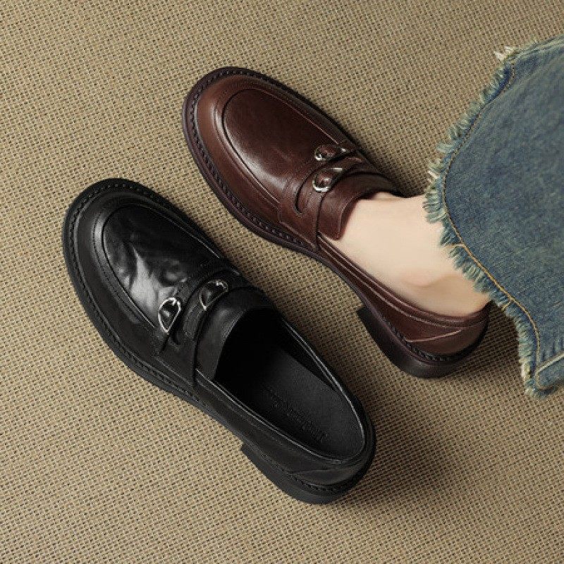 真皮圆头粗跟皮带扣装饰深口单鞋女2025秋季新款乐福小皮鞋黑棕色