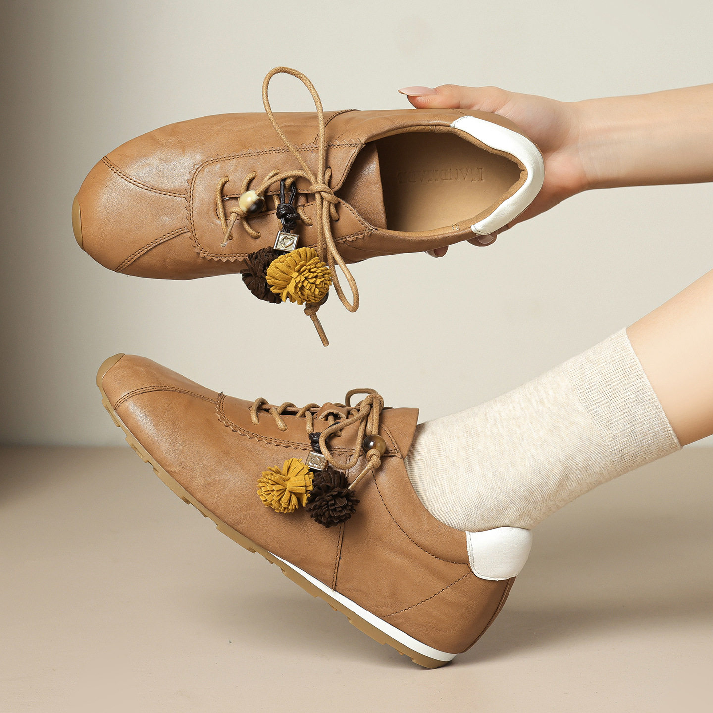 小皮鞋女英伦风平底系带2025新款秋软底不累脚杏黑色单鞋德训女鞋,居家布艺,居家婚庆拖鞋,淘宝优惠券,粉丝福利购,淘宝优惠卷