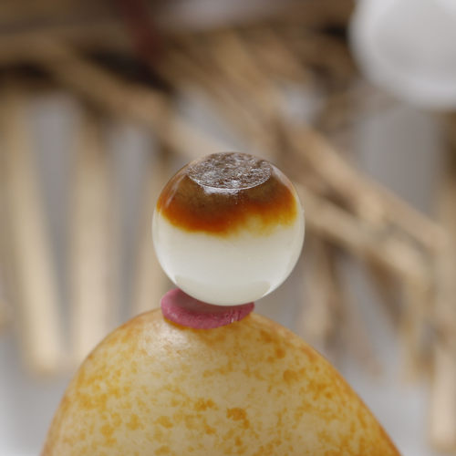 新疆和田玉籽料红皮白玉圆珠单珠