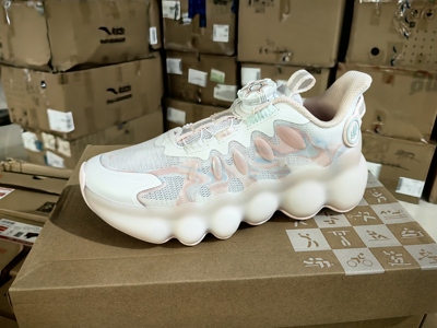 安踏儿童2024夏季女童冰丝透气减震回弹旋转纽扣运动鞋32233803H