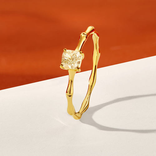 喜钻竹节款18k金垫型天然钻戒