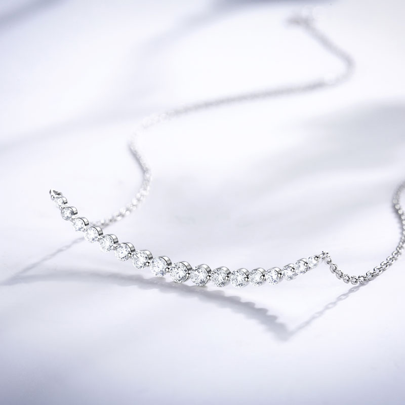 喜钻18K金钻石项链微笑锁骨链