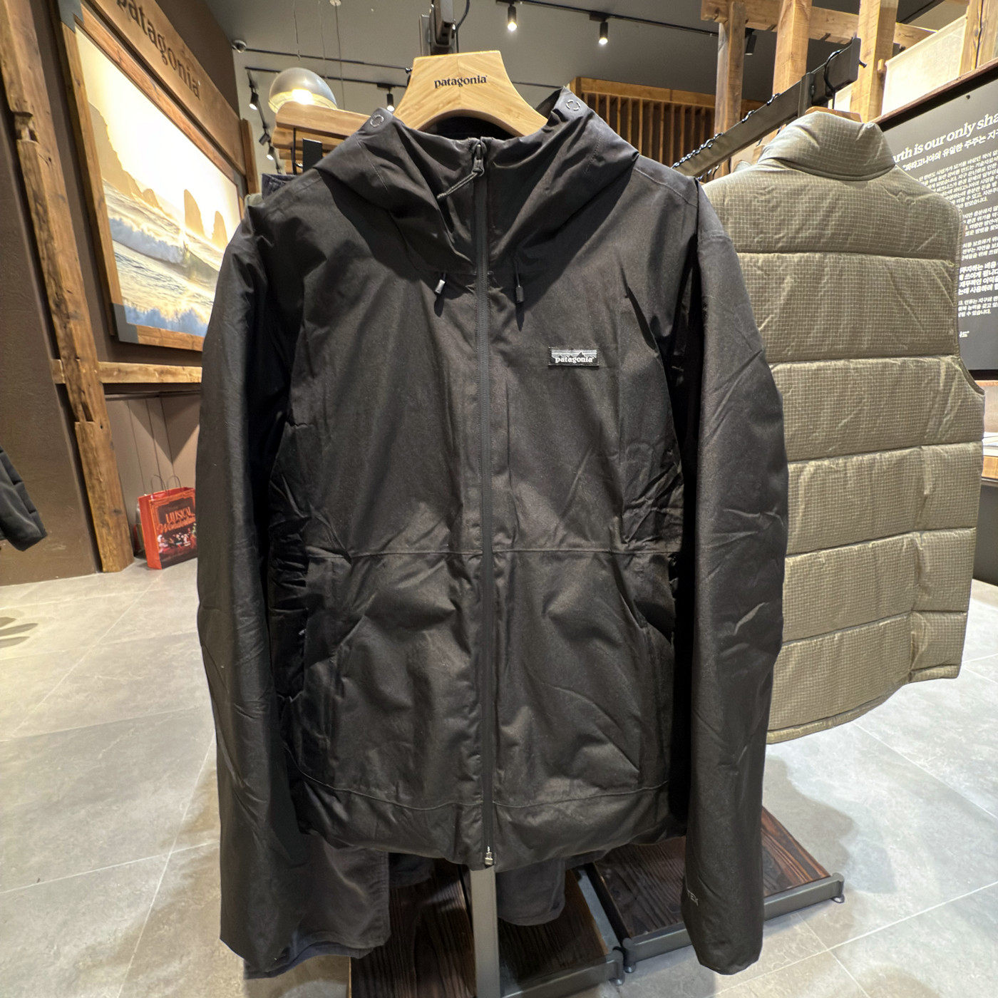 25巴塔哥尼亚Patagonia LW Stormshadow  Jkt防水羽绒服 GTX 男士