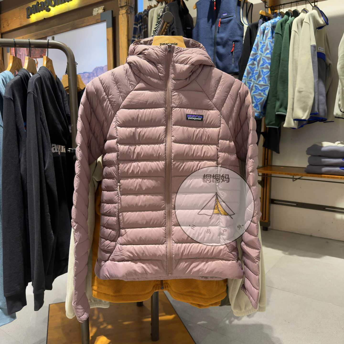 巴塔DownSweater轻便羽绒服女