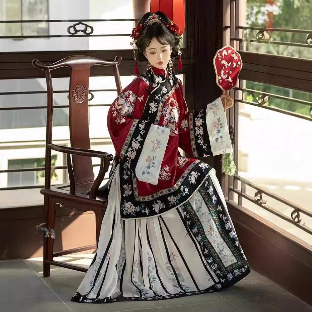 清汉服女斜襟立领双色重工刺绣马面裙清代服饰套装秋季新款全套