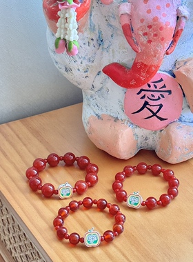 萌趣的苹果小象寓意平安吉象