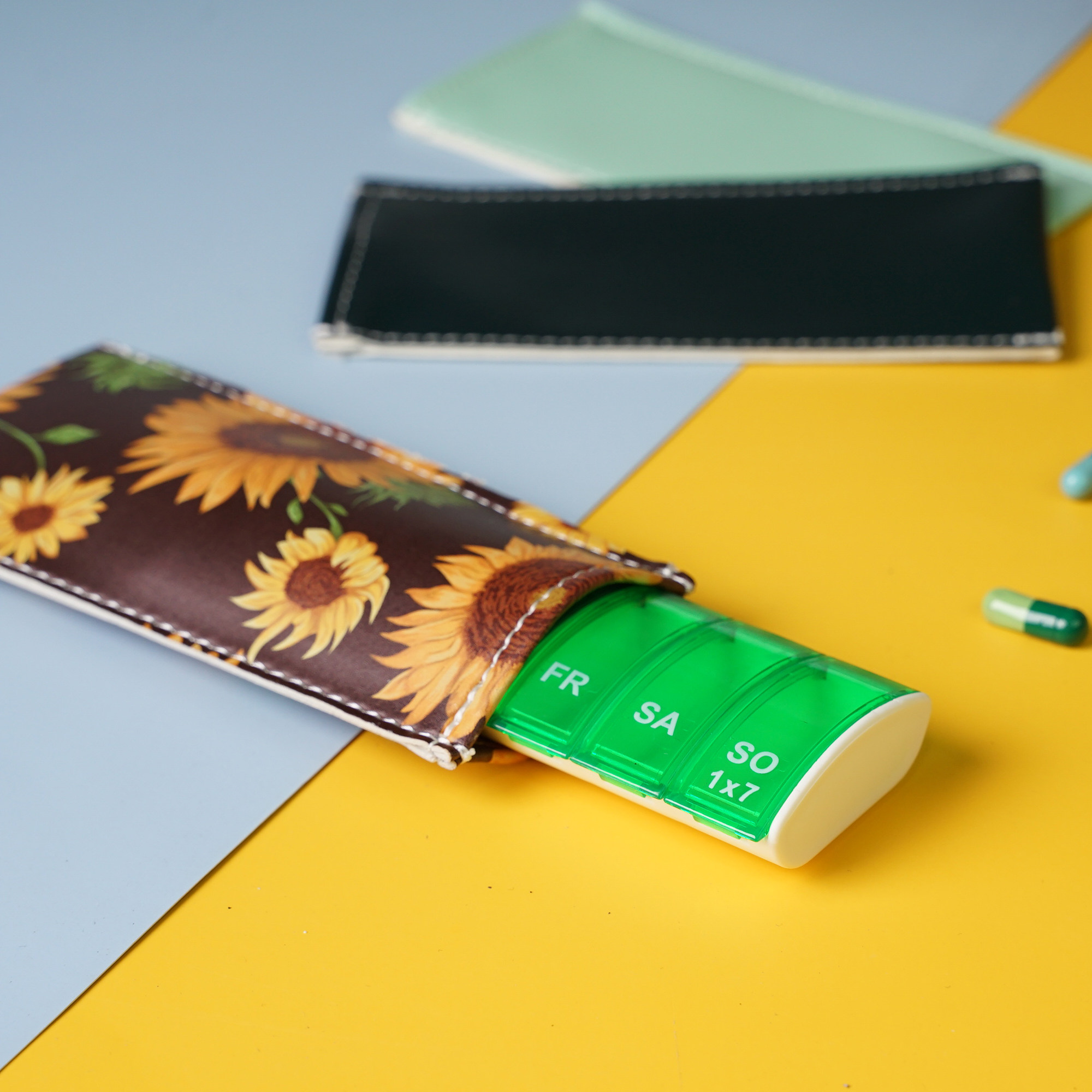 自制创意 药盒分装小药盒便携皮质药盒迷你一周7天密封大容量精致