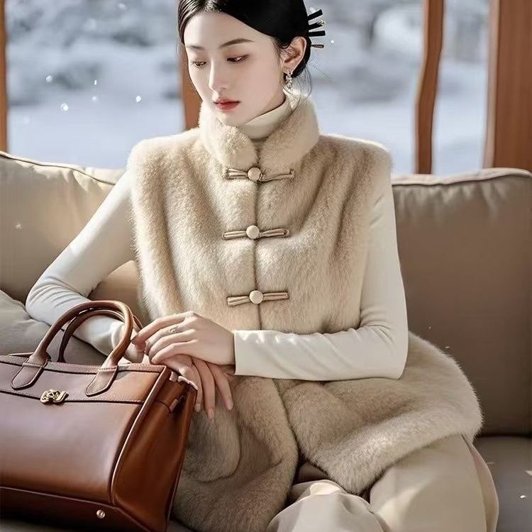 新中式女装杏色羊羔毛马甲背心保暖加厚国风盘扣立领2024冬季坎肩