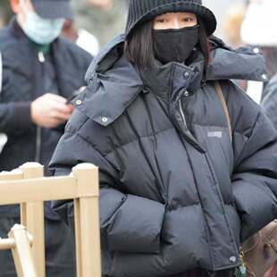 原版2026春晚彩排秦岚同款羽绒服外套冬季连帽铺棉外套上衣女衣服
