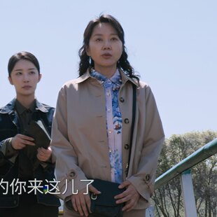 上衣女衣服潮 风衣外套春秋翻领短款 欧洲隐身 名字闫妮任美艳同款