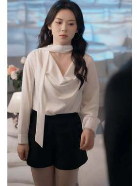 原版短剧攀高枝刘夕语温时宜同款衬衫上衣V领挂颈衬衫女衣服潮