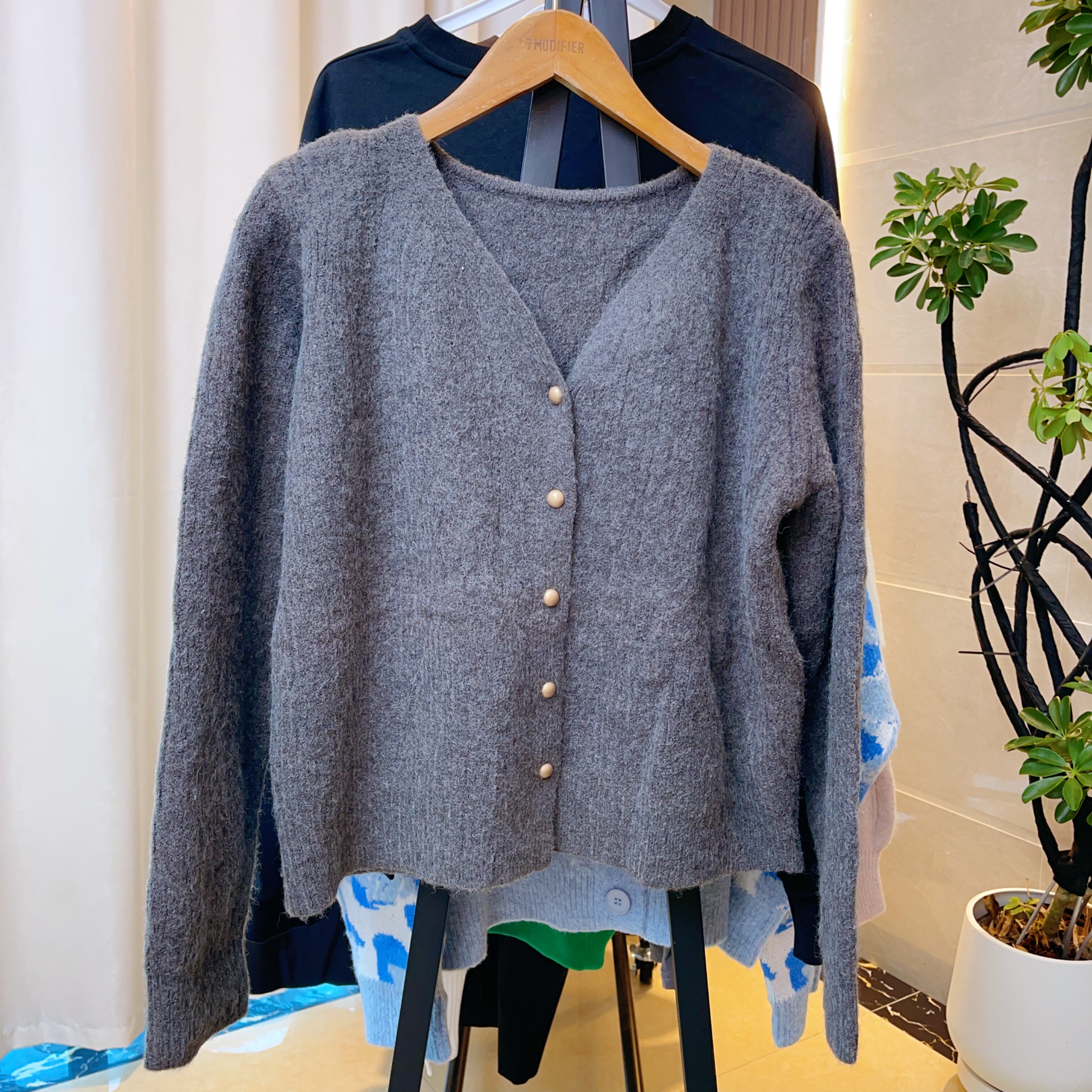 欧货2025秋冬新款V领羊毛针织开衫女宽松显瘦毛衣外套上衣灰色
