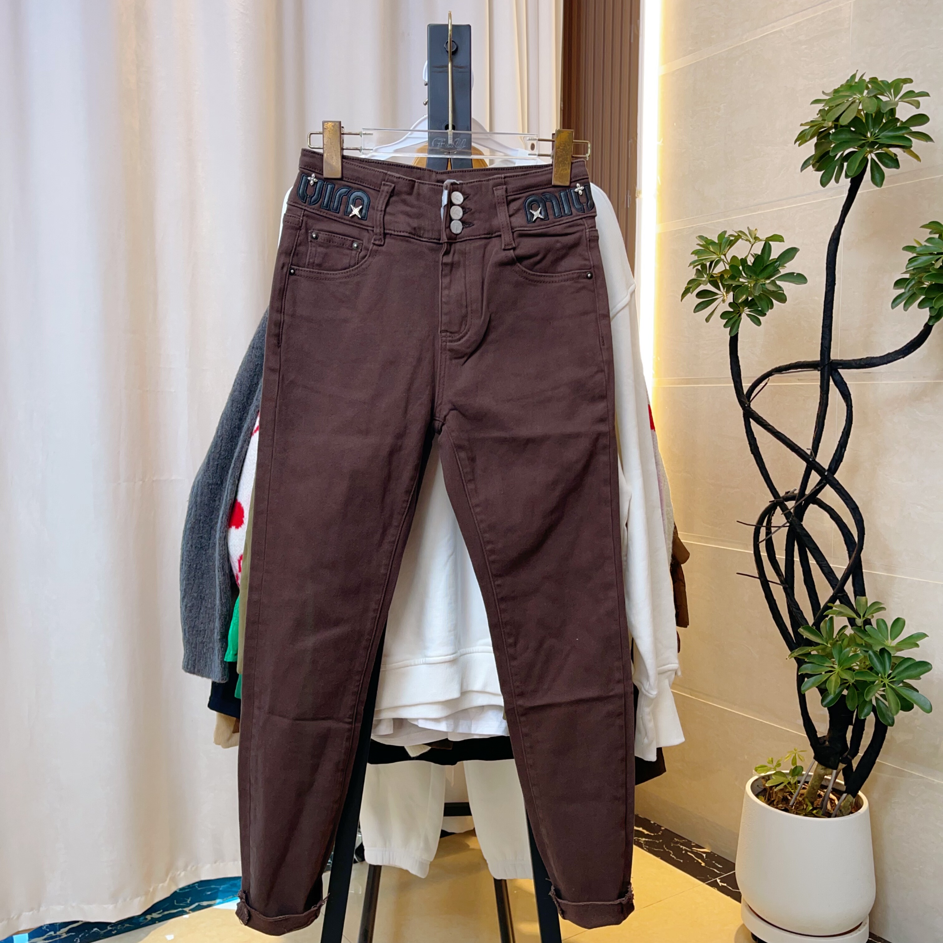 欧货2025秋冬季娜娜家时尚百搭高腰显瘦牛仔裤女修身小脚裤咖啡色