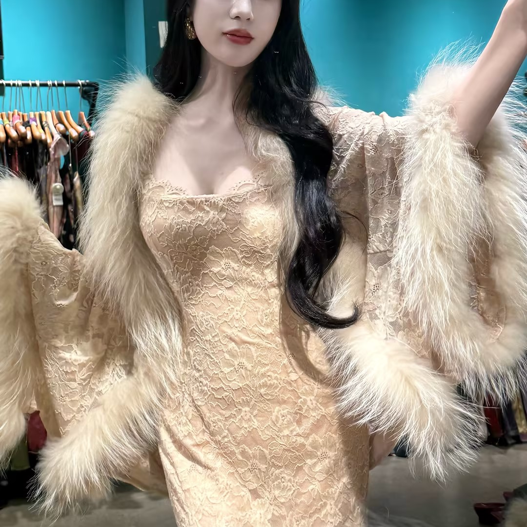 LHMknk1画报夫人原创秋冬蕾丝超大貉子毛外套 宜杏升级版外套图片