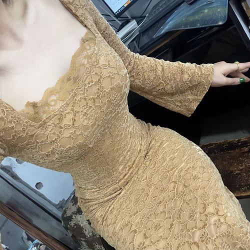 LHMknk1画报夫人原创自制温柔纯欲蕾丝鱼尾连衣裙 方领奶茶杏