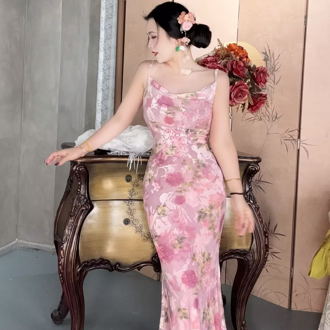 画报夫人原创国风温柔粉嫩斜裁荡领裙立体烧花 粉雾花事
