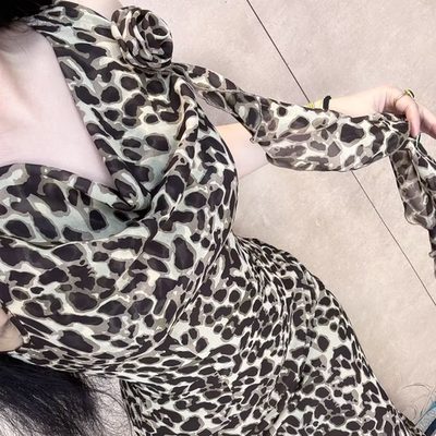 画报夫人温柔显白显瘦夏季豹纹荡领连衣裙手工花 豹辣辣