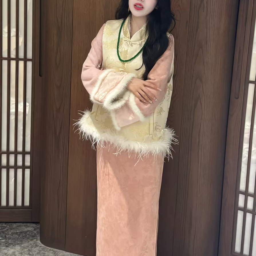 LHMknk1画报夫人原创新中式秋冬高级鸵鸟毛棉服马甲外套 素雅鎏金