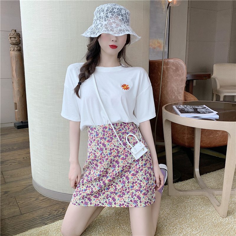 Real price small daisy embroidered short sleeve T-shirt women's top + versatile high waist floral skirt women's suit