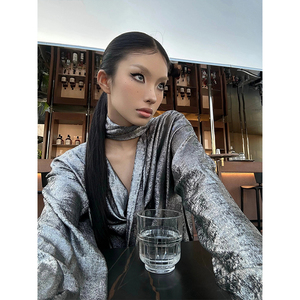 美式荡领银色围脖飘带长袖衬衣女秋季高级感小众别致宽松辣妹上衣