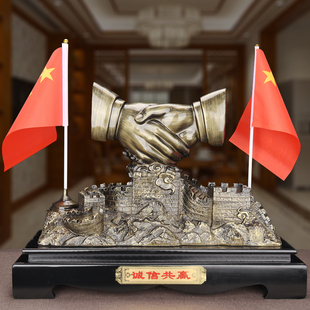 诚信共赢握手摆件领导老板办公室桌面国旗党旗工艺品客厅装饰礼品