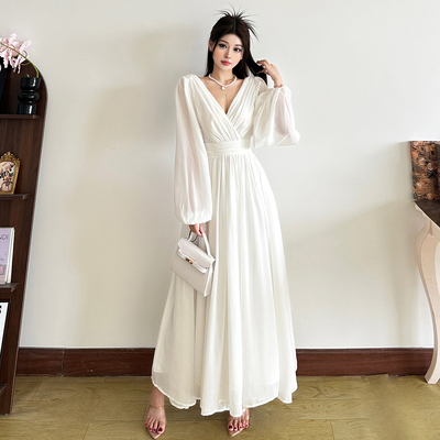气质月光清冷白收腰长袖连衣裙女