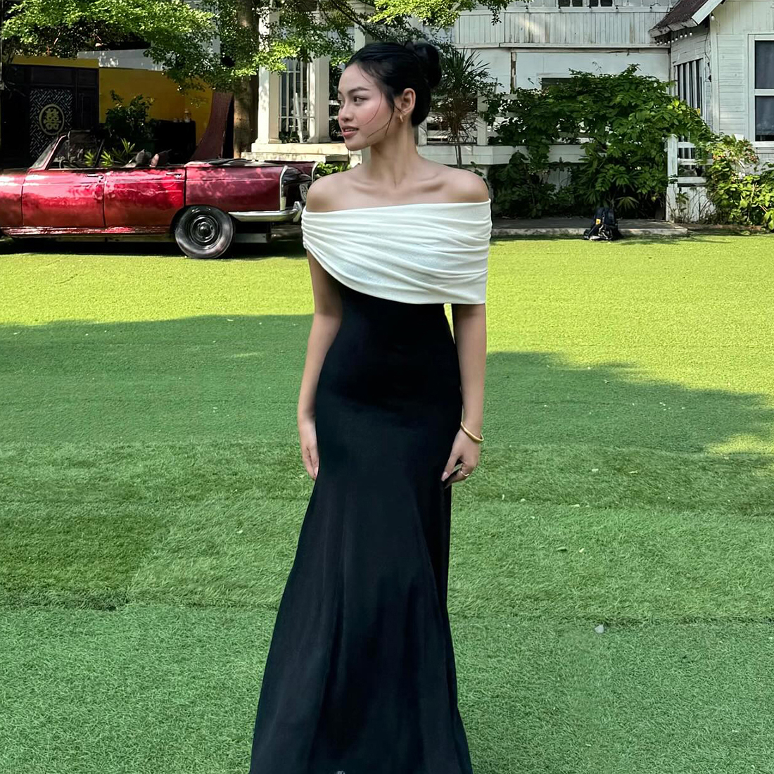 不规则褶皱撞色一字肩连衣裙女夏