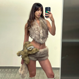 套装 性感超短裤 辣到没朋友仿皮草毛茸茸露背挂脖背心 女 Sisjuly